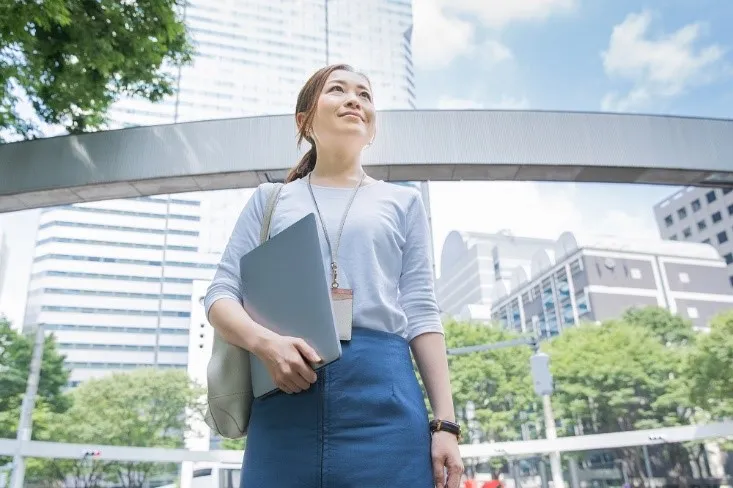 ノマドワーカーになるには？ノマドワークに必要な持ち物、おすすめの職種